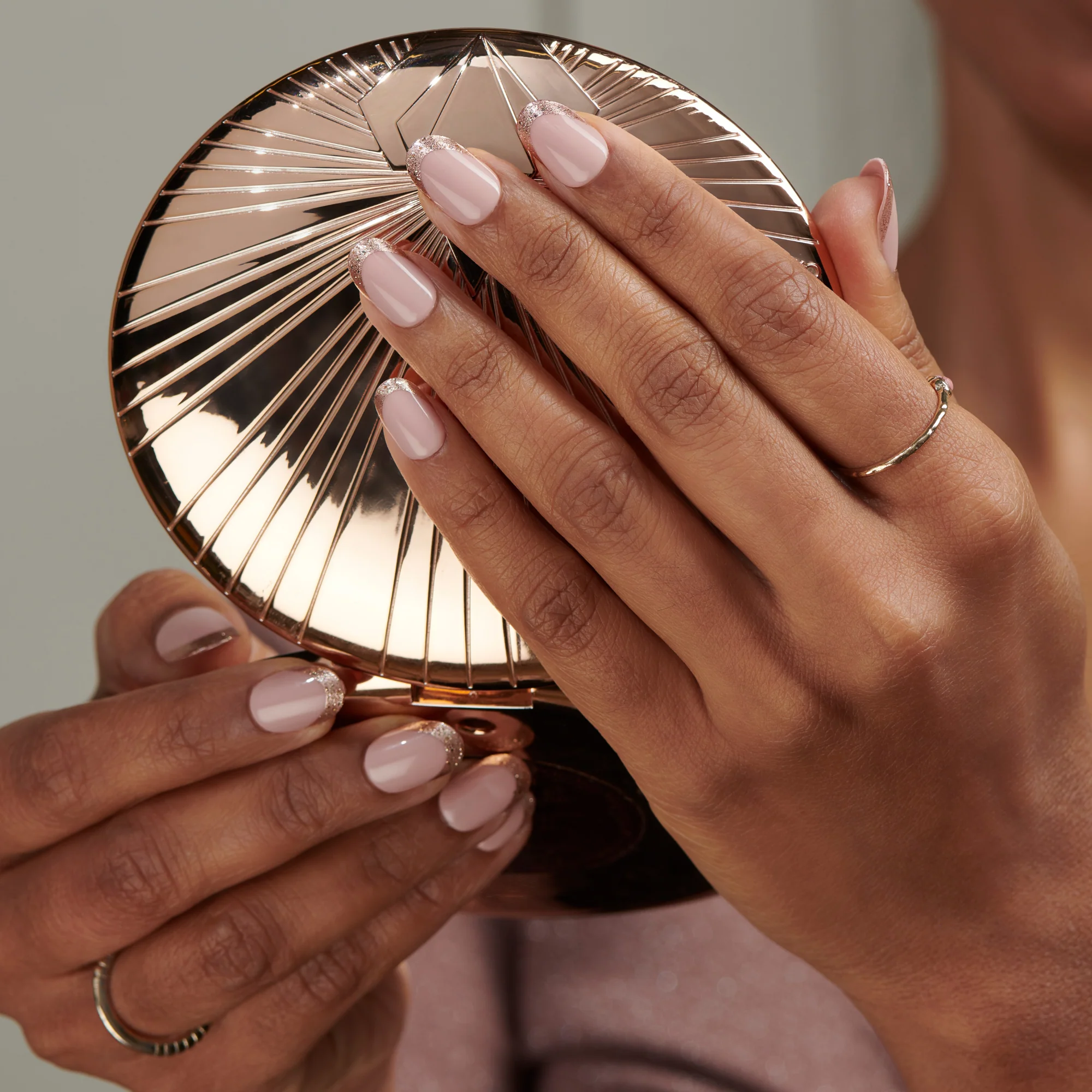 Gilt Trip - Short Oval Nail On Press On Manicure IE - Image 4