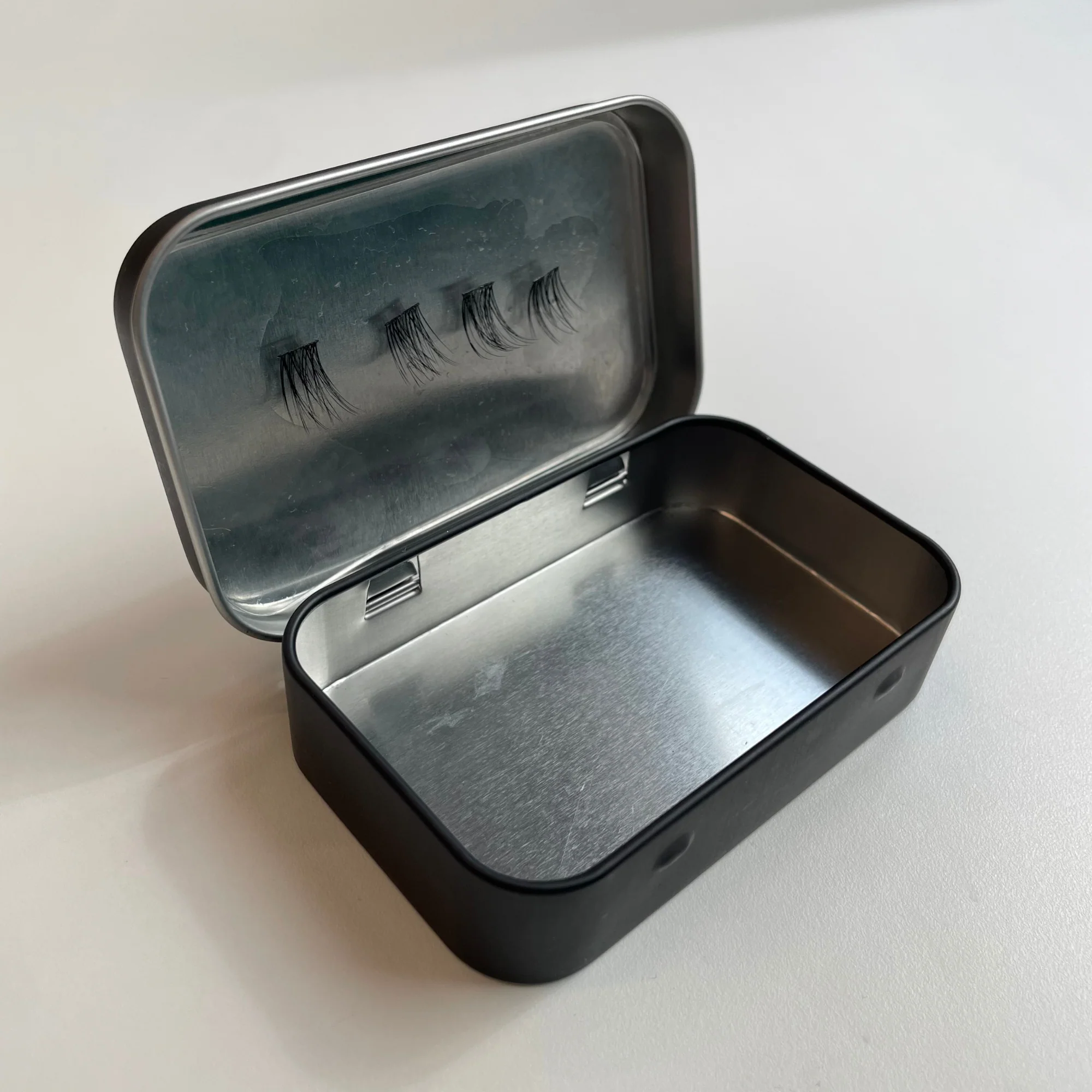 Unleash The Lash Tin with Silicone Pad IE - Image 3